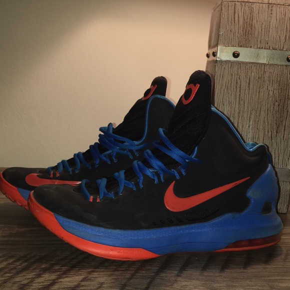 Kevin Durant Hightop Sneakers - Picture 2 of 4